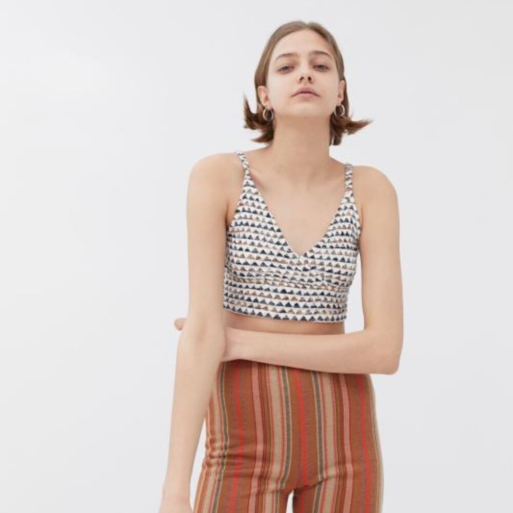 UO Louisa Jacquard Smocked Cropped Top - Picture 3 of 6